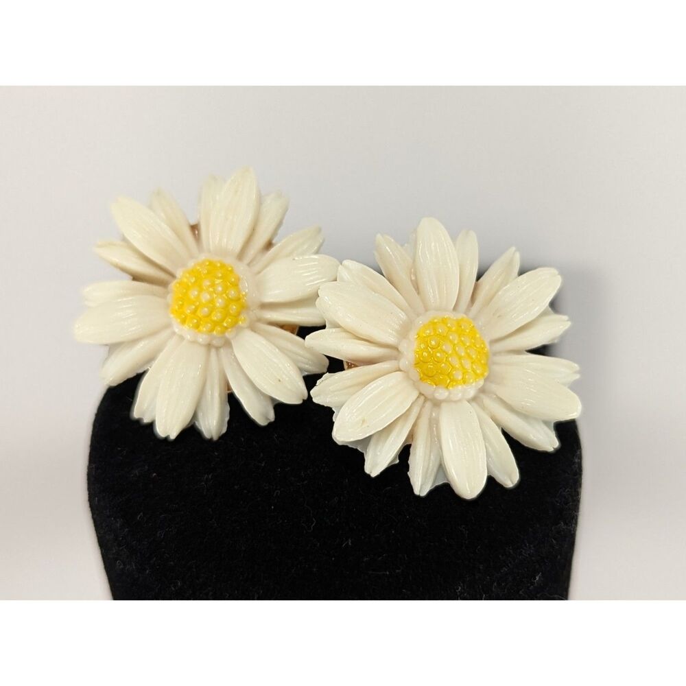 Daisy Clip On Earrings Vintage Sarah Coventry